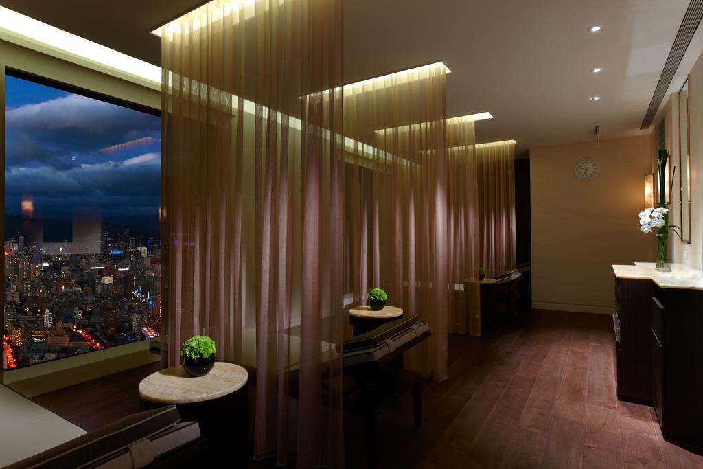 Hotel The Okura Prestige Taipéi Exterior foto The Club at Hong Kong International Airport