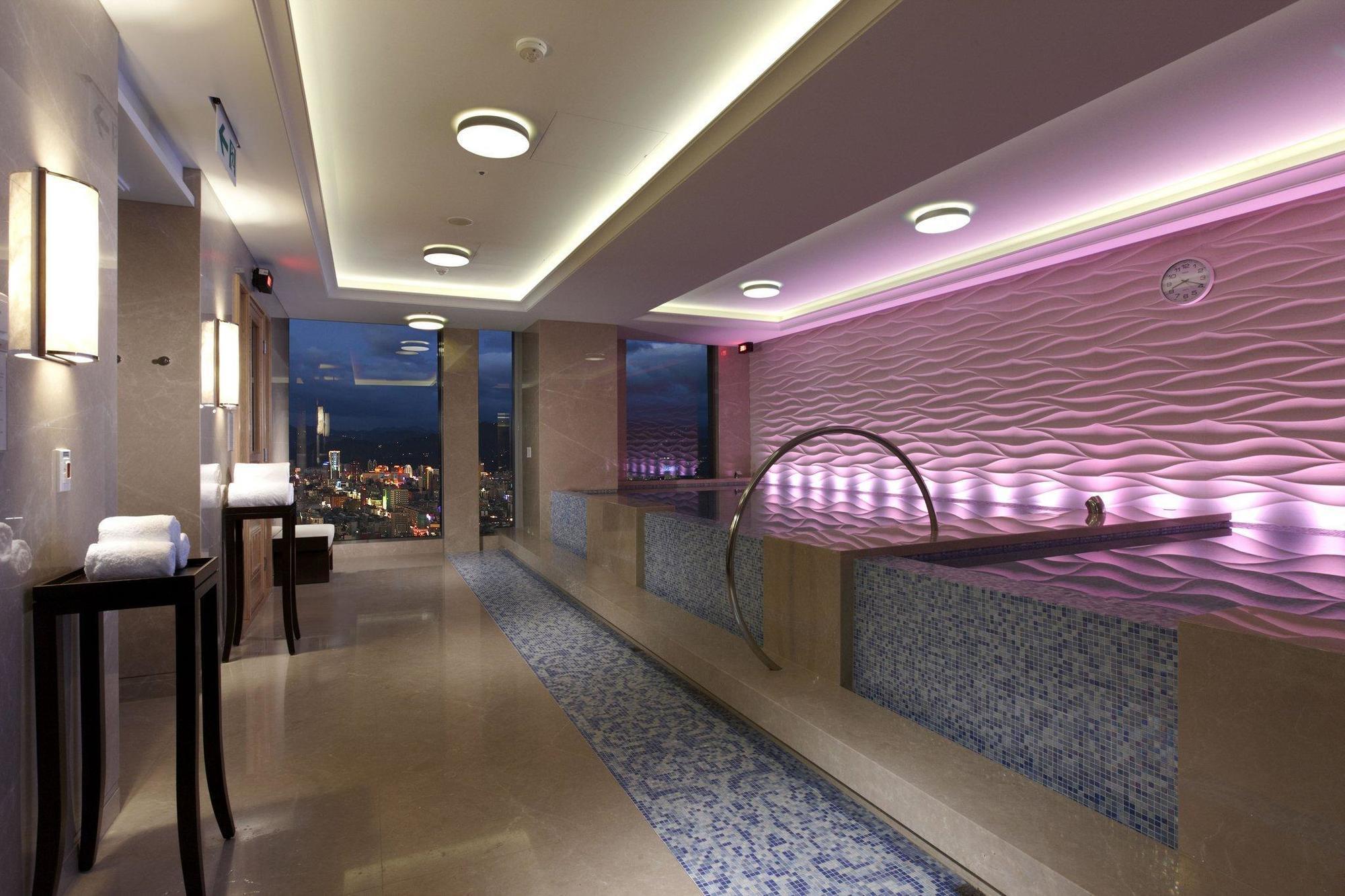 Hotel The Okura Prestige Taipéi Exterior foto Spa at the Mandarin Oriental, Munich